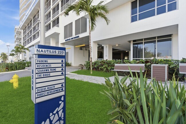 Building Photo - 220 Lake Shore Dr