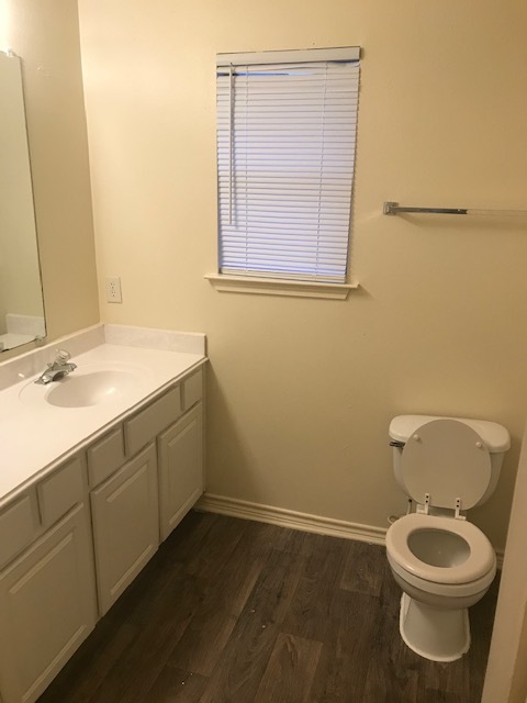 Bathroom#2-upstairs - 7123 Greenwood Point Dr
