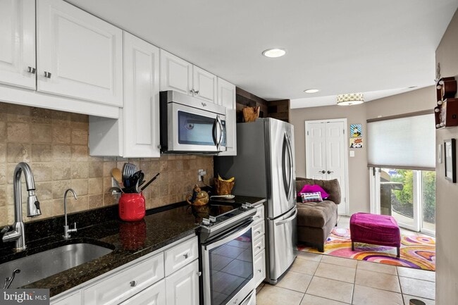Building Photo - 1410 Chanticleer
