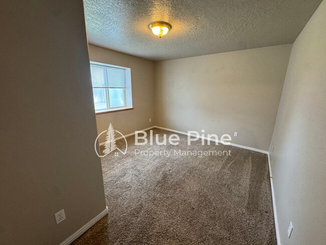 Building Photo - 3535 Spring Creek Dr