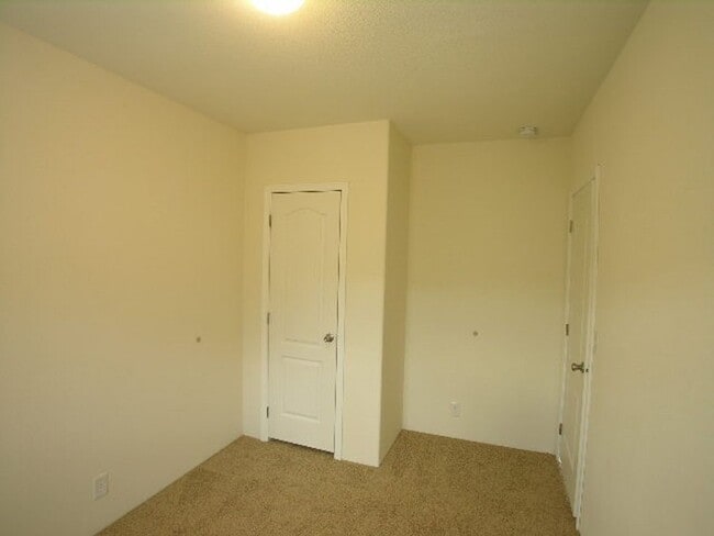 Building Photo - 3bd/2 bath mobile home available 10/10