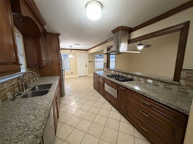 Building Photo - 7811 Fall Glen Dr