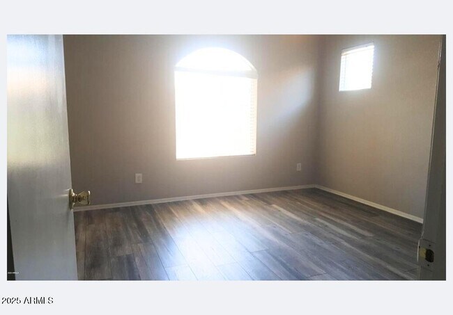 Building Photo - 1410 E Mobile Ln