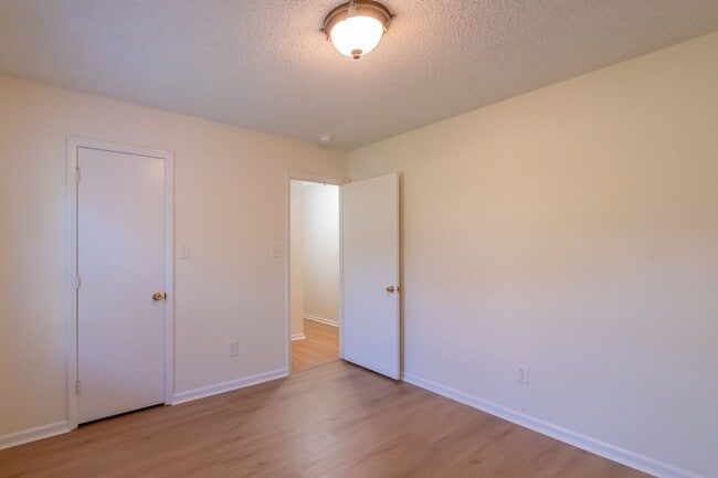Building Photo - Well maintained ranch home in Charlotte!