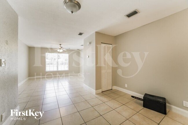 Building Photo - 341 NE 34th Ct