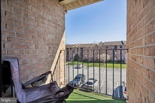 Building Photo - 2319 Pond View Dr