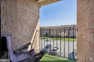 Building Photo - 2319 Pond View Dr