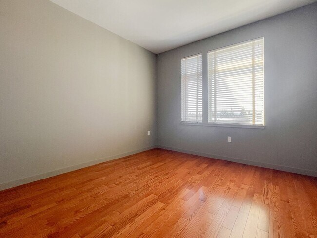 Building Photo - 2Bd/2Ba Burien Condo