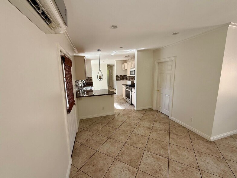 Building Photo - 1838 Glenwood Rd