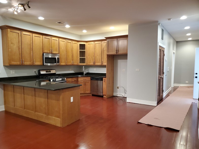 Building Photo - 5720 W Grand Ave