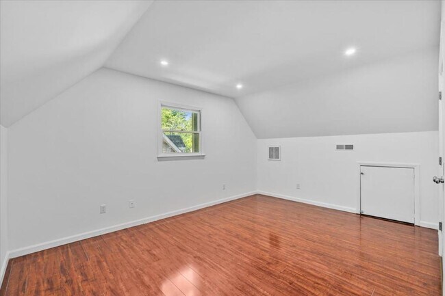 Building Photo - 120 Arcaro Dr
