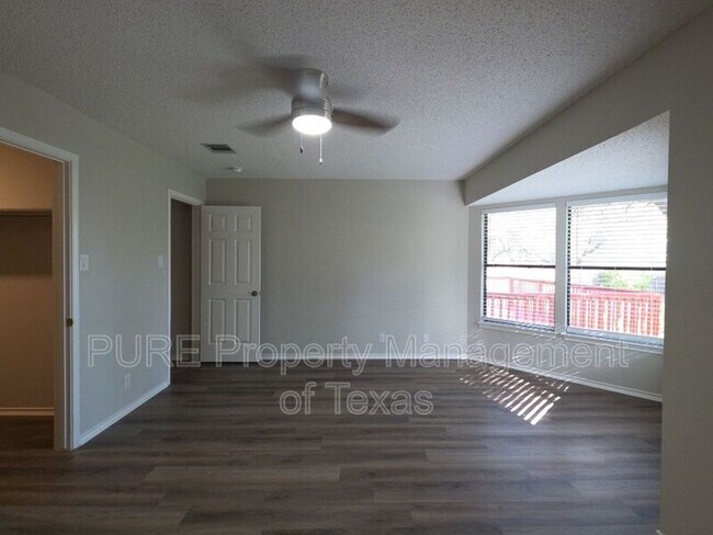 Building Photo - 1406 Bullhill Cove