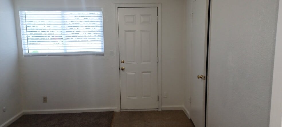 Building Photo - 218 W Dakota Ave