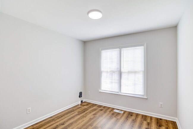 Building Photo - 126 Crookham Ct