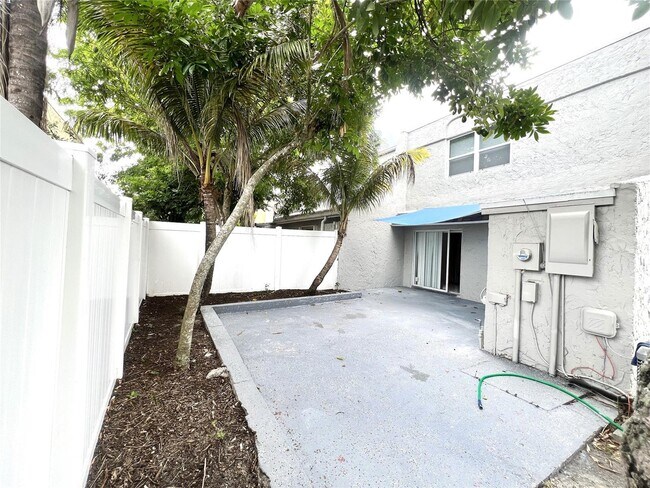 Building Photo - 7347 NW 75th St