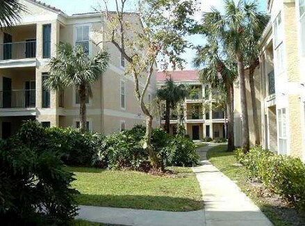 Building Photo - 977 Riverside Dr