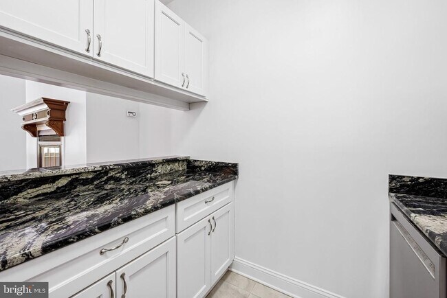 Building Photo - 13 Andrew Pl