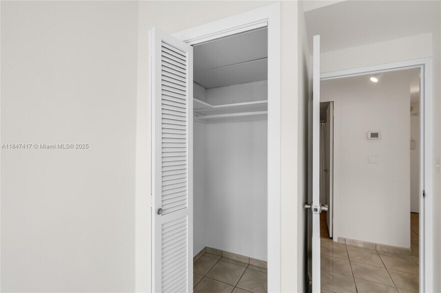 Building Photo - 1408 Brickell Bay Dr
