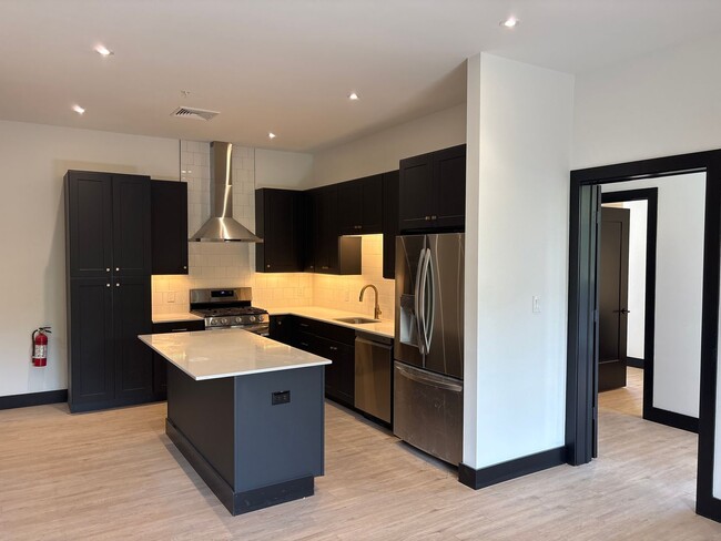 Building Photo - Comfort Meets Convenience – 2-Bedroom Apartment Near the Riverfront