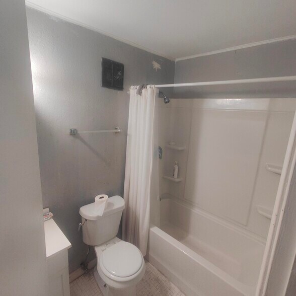 Building Photo - 103 Thornwell Ct