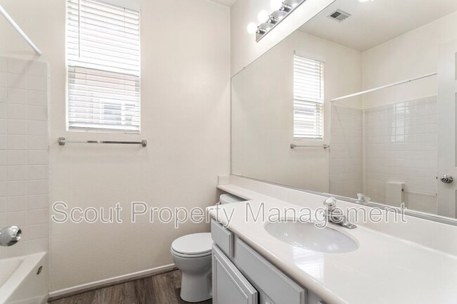 Building Photo - 37775 Amber Ln