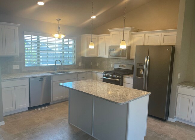Building Photo - Beautiful 3 Bedroom In Whitetail Creek!!