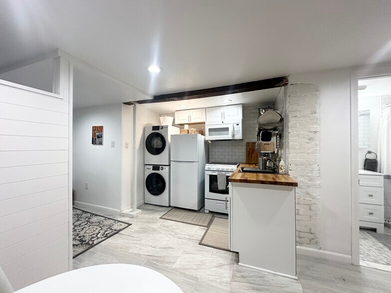 Building Photo - 44 Woodbine St