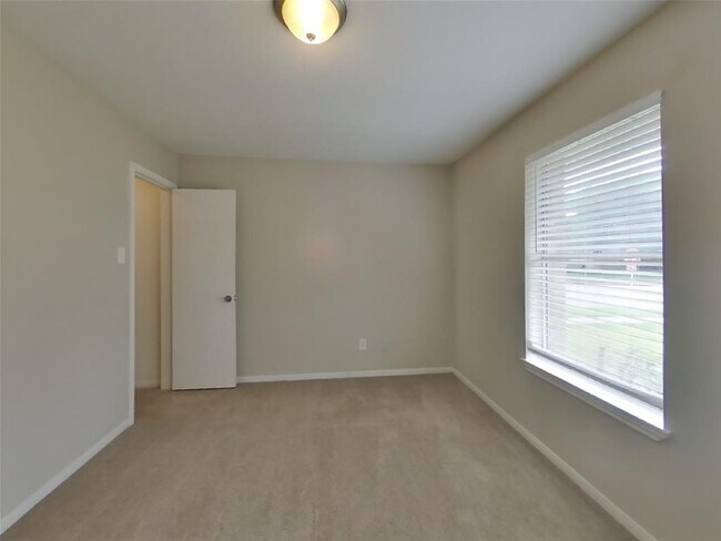Building Photo - 3551 Windmoor Dr