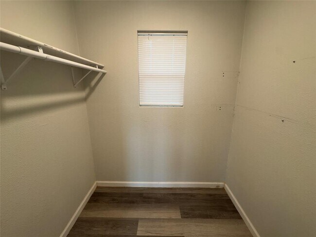 Building Photo - 100 Simmons Family Farm Rd