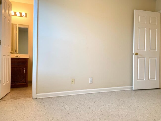 Building Photo - 1113 Keith Ave