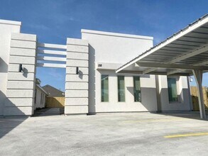 Building Photo - 5 Bella Costa Dr