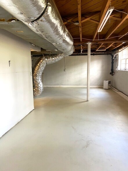 Building Photo - 1826 Eastridge Dr