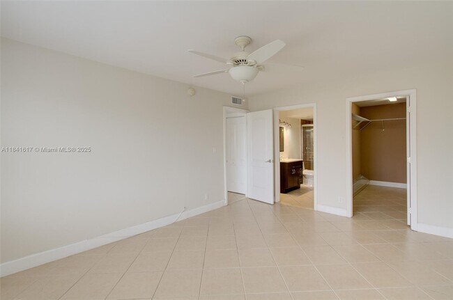 Building Photo - 401 Golden Isles Dr