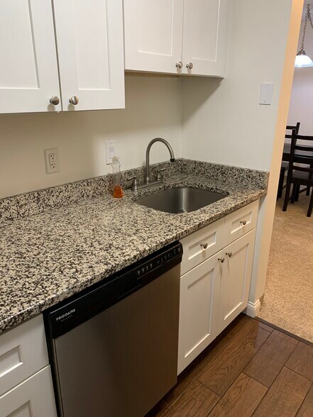 Building Photo - 303 Lowell St