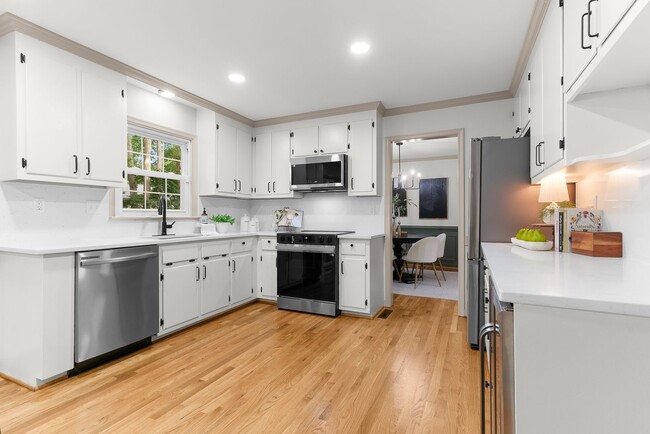 Building Photo - $3,000 / 4 br / 3 ba / 2,012 sqft