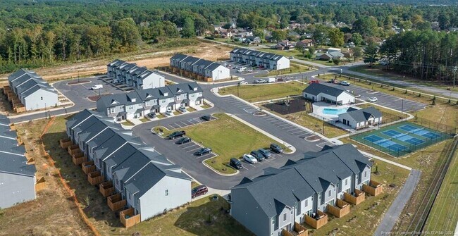 Building Photo - 961 Kingscote Dr
