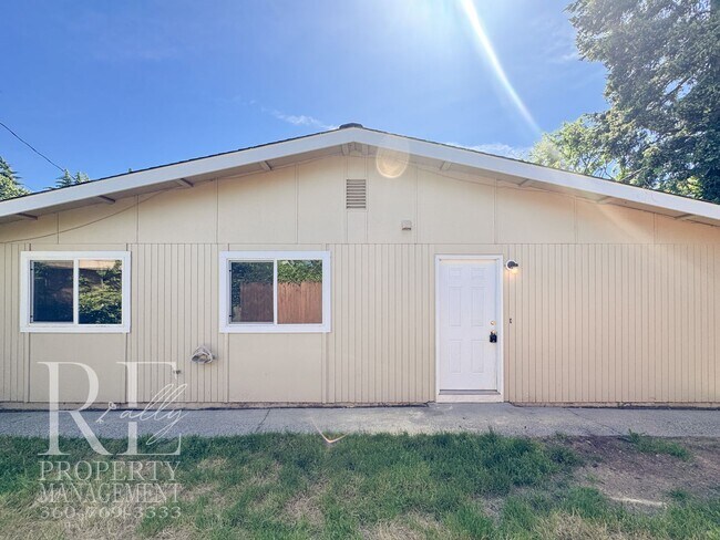 Building Photo - Refreshed 3-Bed Hefner Home with Private Lawn & Covered Parking