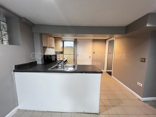 Building Photo - 2227 N Clybourn Ave