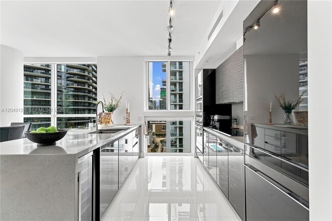 Building Photo - 1080 Brickell Ave