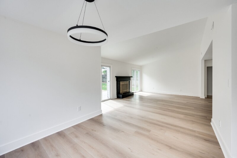 Building Photo - 520 Riverview Dr