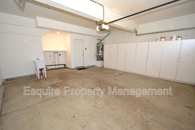 Building Photo - 93 Azusa Ave