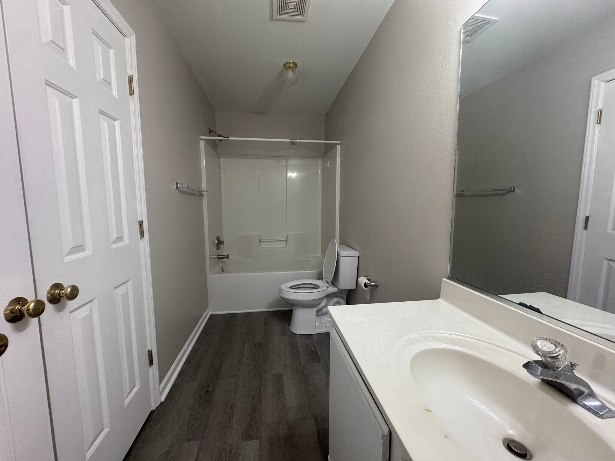 Building Photo - 2467 Stratford Lake Rd