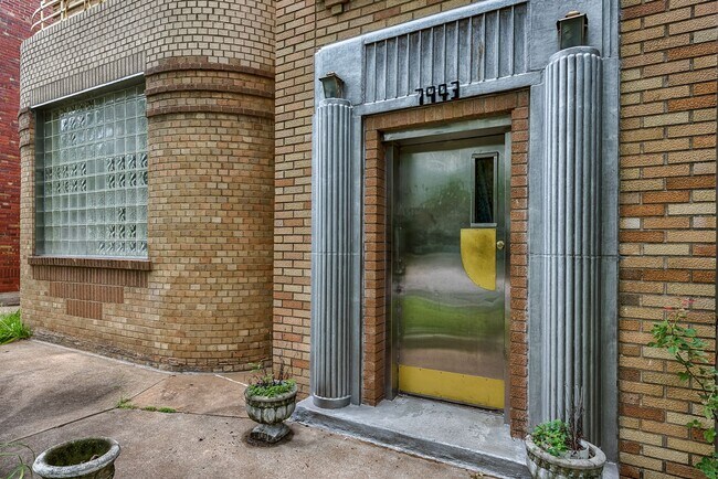Building Photo - 7943 Delmar Blvd