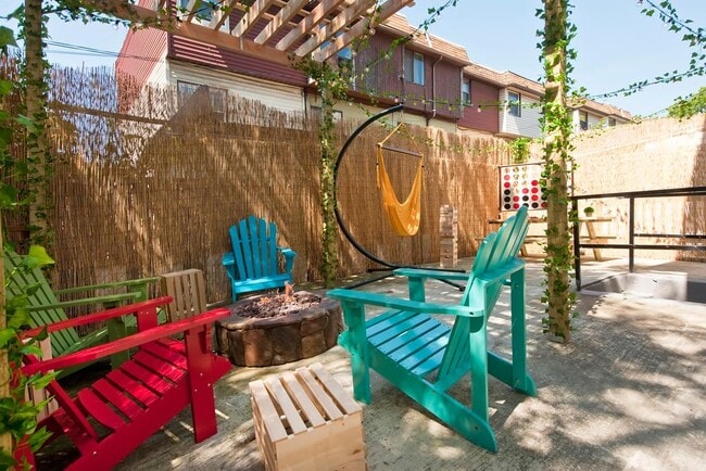 Building Photo - 1 Saddlewood Ct