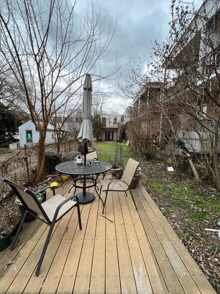 Building Photo - 448 N Queen St