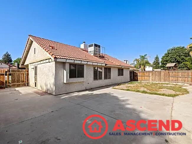 Building Photo - Lovely Home In Southwest Bakersfield!