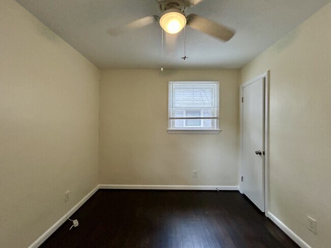 Building Photo - 6429 Tuttle Ave