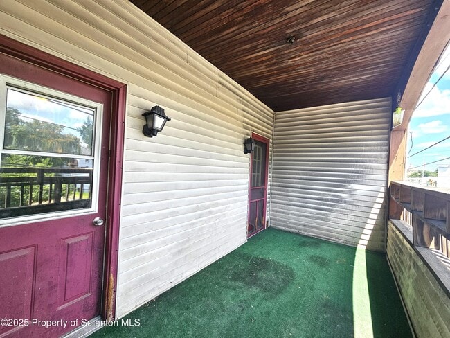 Building Photo - 112-114 N Valley Ave
