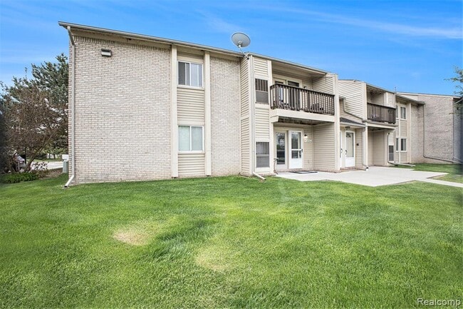 Building Photo - 15054 Riverside Dr