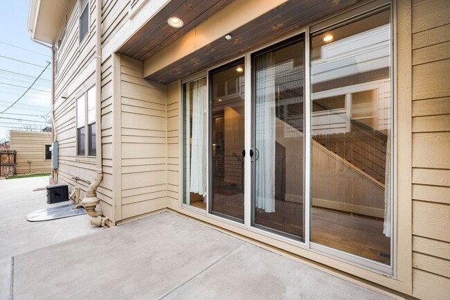 Building Photo - 3BD, 5BA LoHi Townhome with Rooftop Deck and 2-Car Garage